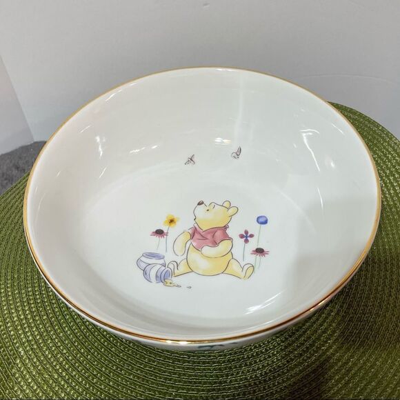 Disney Winnie the Pooh with Flowers Serving Bowl NWT - Picture 2 of 7